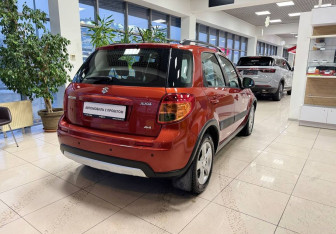 Подержанный автомобиль Suzuki SX4 Hatchback 2010 года (6 фото)