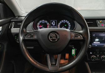 Подержанный автомобиль Skoda Octavia Liftback 2018 года (12 фото)