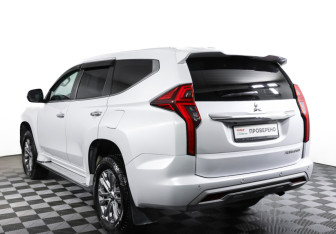 Подержанный автомобиль Mitsubishi Pajero Sport 2020 года (7 фото)