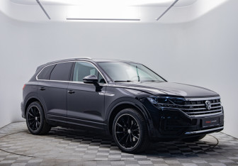 Подержанный автомобиль Volkswagen Touareg 2020 года (3 фото)