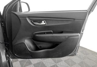 Подержанный автомобиль Kia Rio Hatchback 2021 года (22 фото)