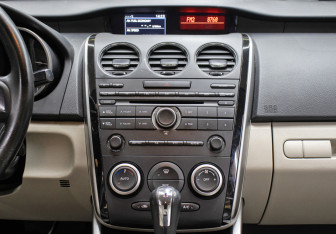 Подержанный автомобиль Mazda CX-7 2011 года (23 фото)