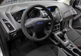 Подержанный автомобиль Ford Focus Wagon 2012 года (15 фото)