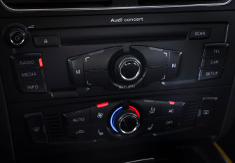 Подержанный автомобиль Audi Q5 2012 года (17 фото)