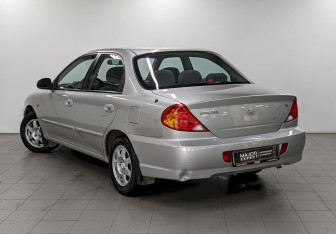 Подержанный автомобиль Kia Spectra Sedan 2007 года (7 фото)