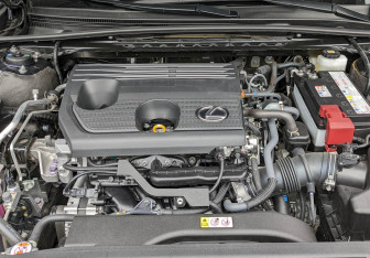 Подержанный автомобиль Lexus ES 2025 года (9 фото)