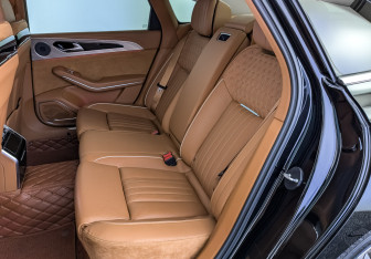 Подержанный автомобиль Hongqi H9 2023 года (18 фото)