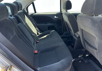 Подержанный автомобиль Ford Mondeo Sedan 2003 года (14 фото)