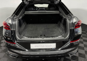 Подержанный автомобиль BMW X6 2022 года (9 фото)