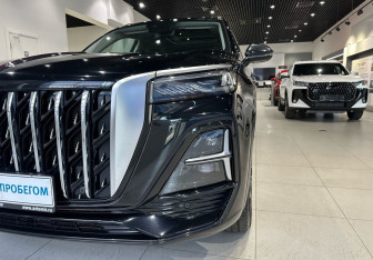 Подержанный автомобиль Hongqi HS5 2024 года (8 фото)