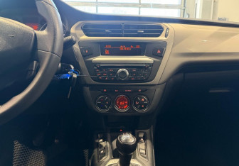 Подержанный автомобиль Citroen C-Elysee 2013 года (16 фото)