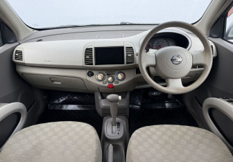 Подержанный автомобиль Nissan March Hatchback 2002 года (12 фото)