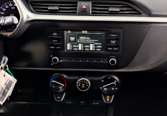 Подержанный автомобиль Kia Rio Hatchback 2021 года (15 фото)