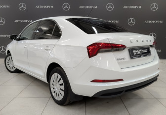 Подержанный автомобиль Skoda Rapid Liftback 2021 года (7 фото)