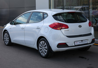 Подержанный автомобиль Kia Ceed Hatchback 2015 года (7 фото)