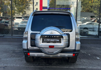 Подержанный автомобиль Mitsubishi Pajero 2008 года (7 фото)
