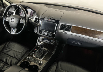 Подержанный автомобиль Volkswagen Touareg 2014 года (9 фото)