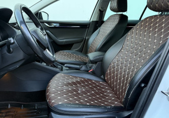 Подержанный автомобиль Skoda Octavia Liftback 2018 года (10 фото)