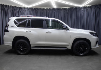 Подержанный автомобиль Toyota Land Cruiser Prado 2020 года (4 фото)