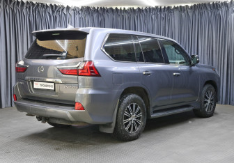 Подержанный автомобиль Lexus LX 2019 года (5 фото)