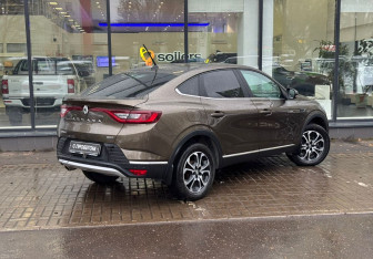 Подержанный автомобиль Renault Arkana 2019 года (8 фото)