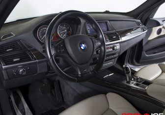 Подержанный автомобиль BMW X5 2010 года (24 фото)