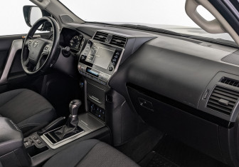 Подержанный автомобиль Toyota Land Cruiser Prado 2021 года (13 фото)