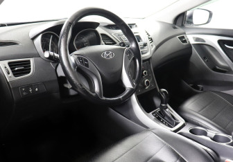 Подержанный автомобиль Hyundai Elantra Sedan 2014 года (7 фото)