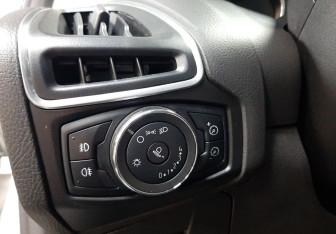 Подержанный автомобиль Ford Focus Sedan 2011 года (19 фото)