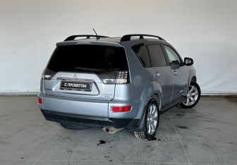 Подержанный автомобиль Mitsubishi Outlander 2012 года (6 фото)