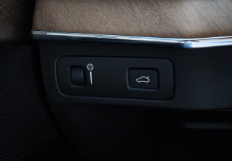 Подержанный автомобиль Volvo XC90 2016 года (19 фото)