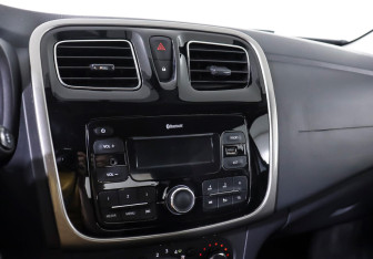 Подержанный автомобиль Renault Logan Sedan 2019 года (13 фото)