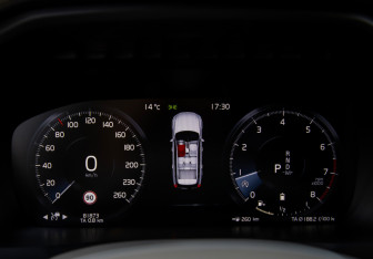 Подержанный автомобиль Volvo XC90 2021 года (9 фото)