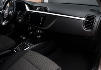 Подержанный автомобиль Kia Rio Sedan 2021 года (9 фото)