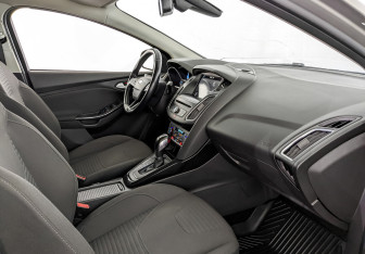 Подержанный автомобиль Ford Focus Wagon 2017 года (10 фото)