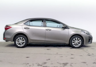 Подержанный автомобиль Toyota Corolla Sedan 2014 года (4 фото)