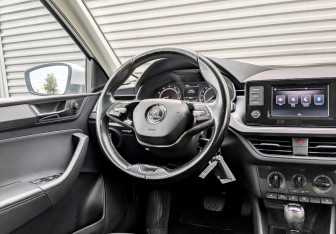 Подержанный автомобиль Skoda Rapid Liftback 2021 года (23 фото)