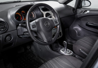 Подержанный автомобиль Opel Corsa 2006 года (14 фото)