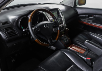 Подержанный автомобиль Lexus RX 2004 года (15 фото)