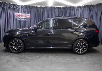 Подержанный автомобиль BMW X7 2021 года (8 фото)