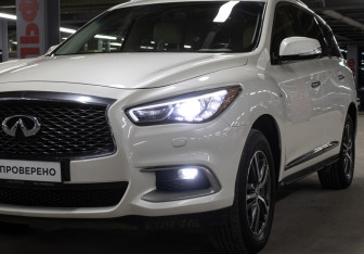 Подержанный автомобиль Infiniti QX60 2017 года (26 фото)