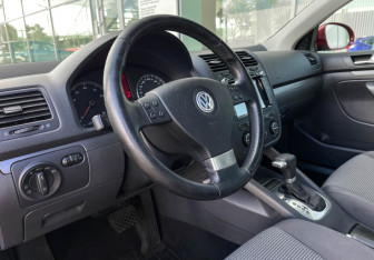 Подержанный автомобиль Volkswagen Jetta Sedan 2008 года (13 фото)