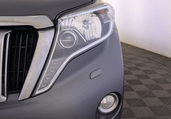 Подержанный автомобиль Toyota Land Cruiser Prado 2015 года (11 фото)