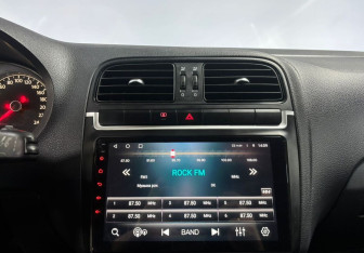 Подержанный автомобиль Volkswagen Polo Sedan 2016 года (15 фото)