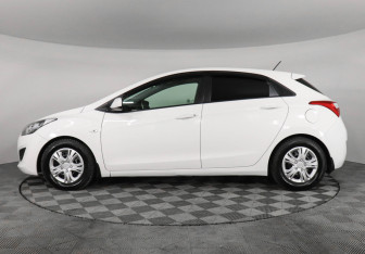 Подержанный автомобиль Hyundai i30 Hatchback 2012 года (8 фото)