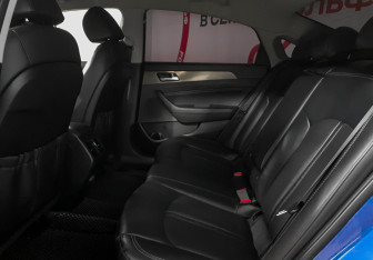 Подержанный автомобиль Hyundai Sonata 2017 года (9 фото)