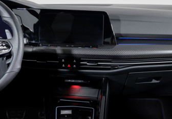 Подержанный автомобиль Volkswagen Golf R Hatchback 2023 года (13 фото)