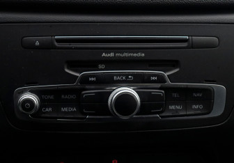 Подержанный автомобиль Audi Q3 2016 года (14 фото)