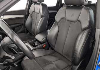 Подержанный автомобиль Audi SQ5 2019 года (21 фото)