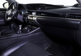 Подержанный автомобиль Lexus ES 2015 года (10 фото)